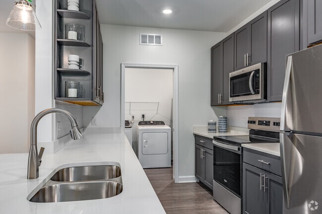 2BR, 2BA - 1115SF - Kitchen