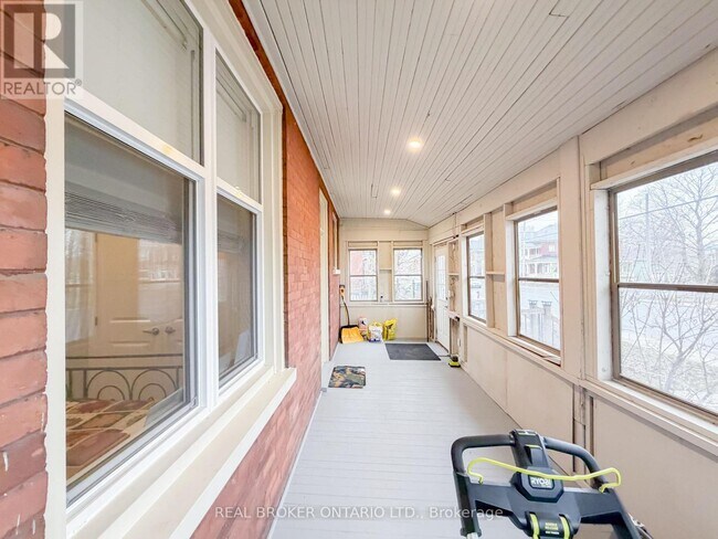 Photo - 143 Elmsley St N Unité B