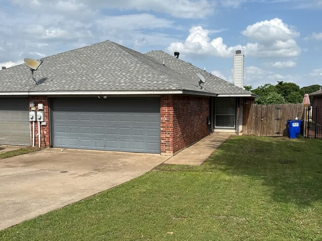 Photo - 716-716 Stribling Cir Apartamento Unidad 712 Stribling Circle