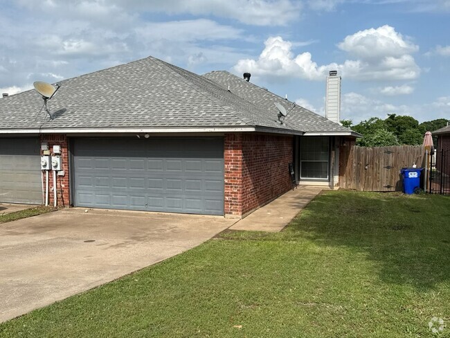 Building Photo - 716-716 Stribling Cir Unit 712 Stribling Circle Rental