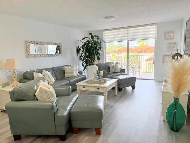 Photo - 4000 NE 170th St Unidad 402