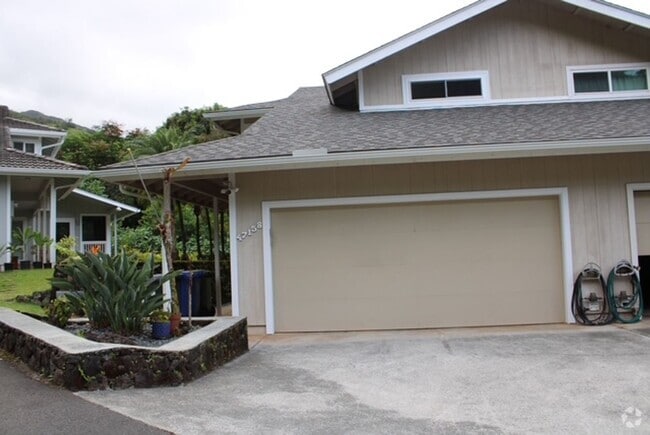 Building Photo - Beautiful 3 Bedroom 2.5 Bath house in Gate...