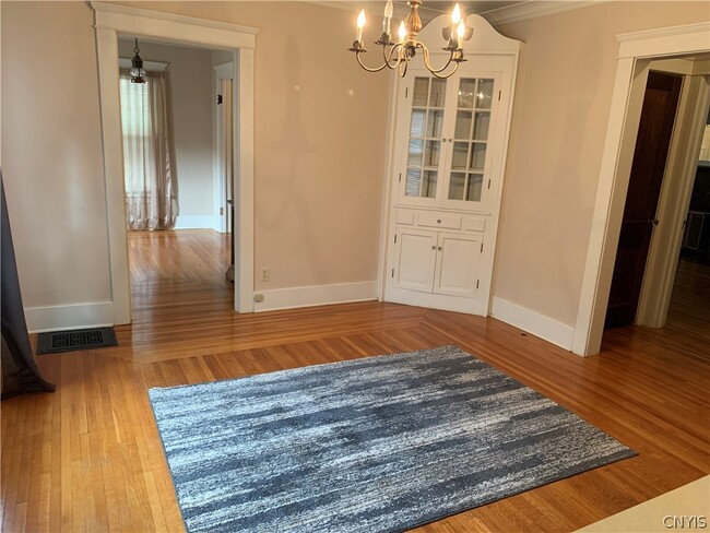 Photo - 303 S 5th St