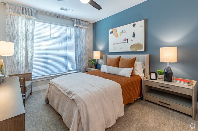 1BR, 1BA - 720SF