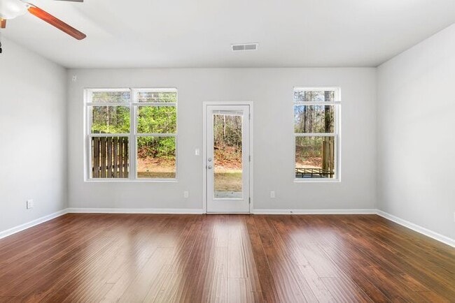 Photo - 5872 Taka Ln