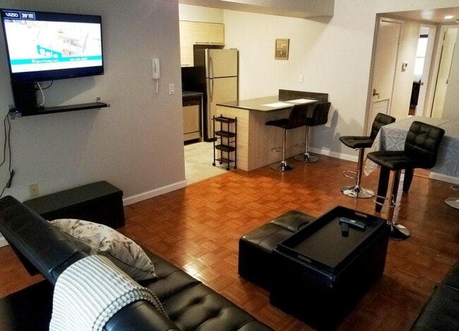 Building Photo - 516 S 12th St Unit Apt B