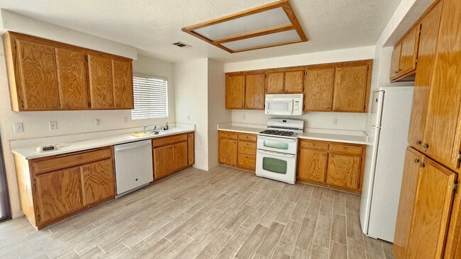 Photo - Spacious 3-Bed, 2-Bath Home with Natural Gas in California City – Convenient & Cozy!