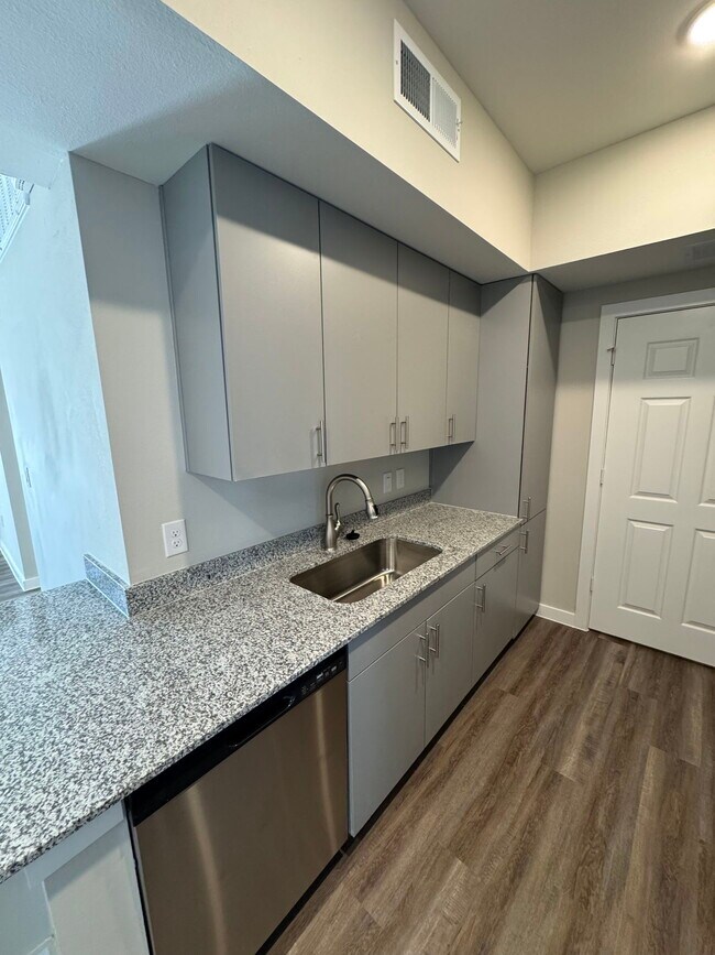 Photo - 5000 Overboard Cv Unidad 6306