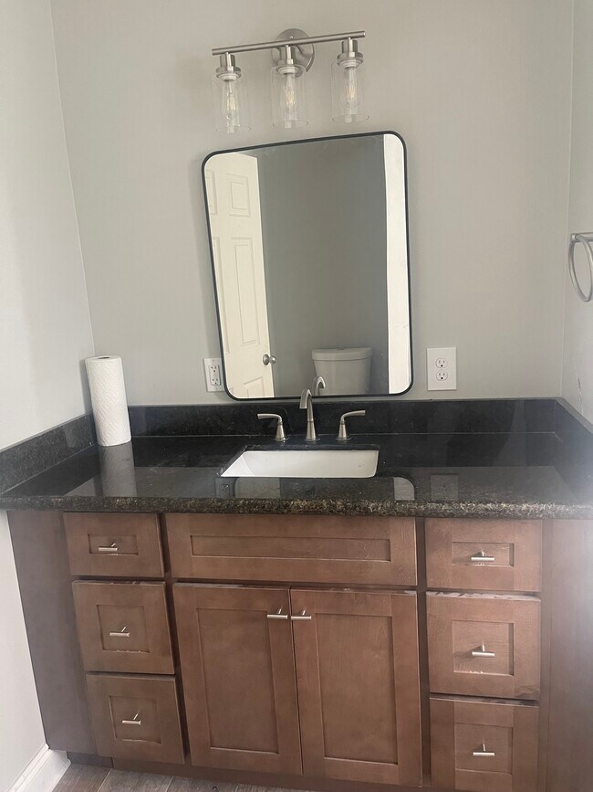 Bathroom - 2921 Mandeville St Unit 2921