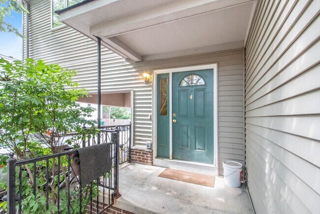 Photo - 316 Beakes St