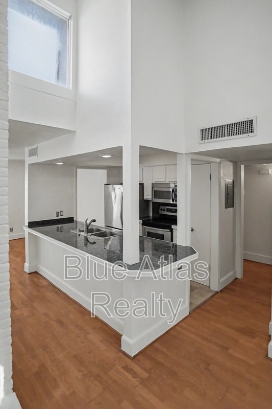 Photo - 5938 Sandhurst Ln Unidad 205