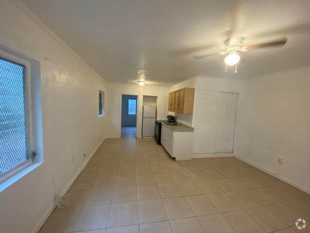 Building Photo - 109 S 19th St Rental