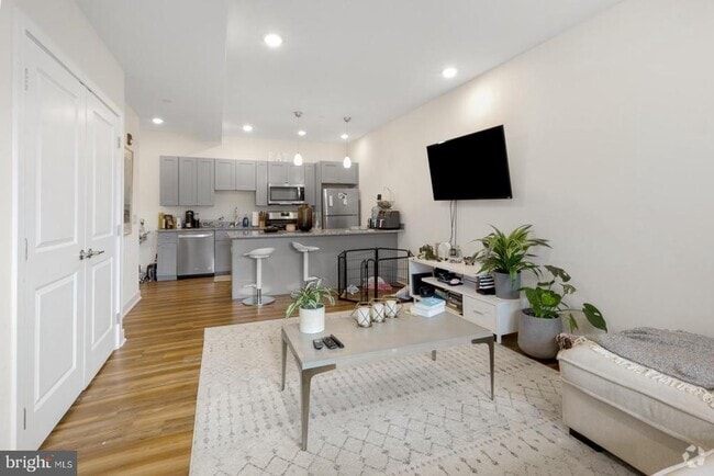 Building Photo - 2411 Kensington Ave Unit 303 Rental