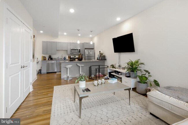 Photo - 2411 Kensington Ave Apartment Unit 303