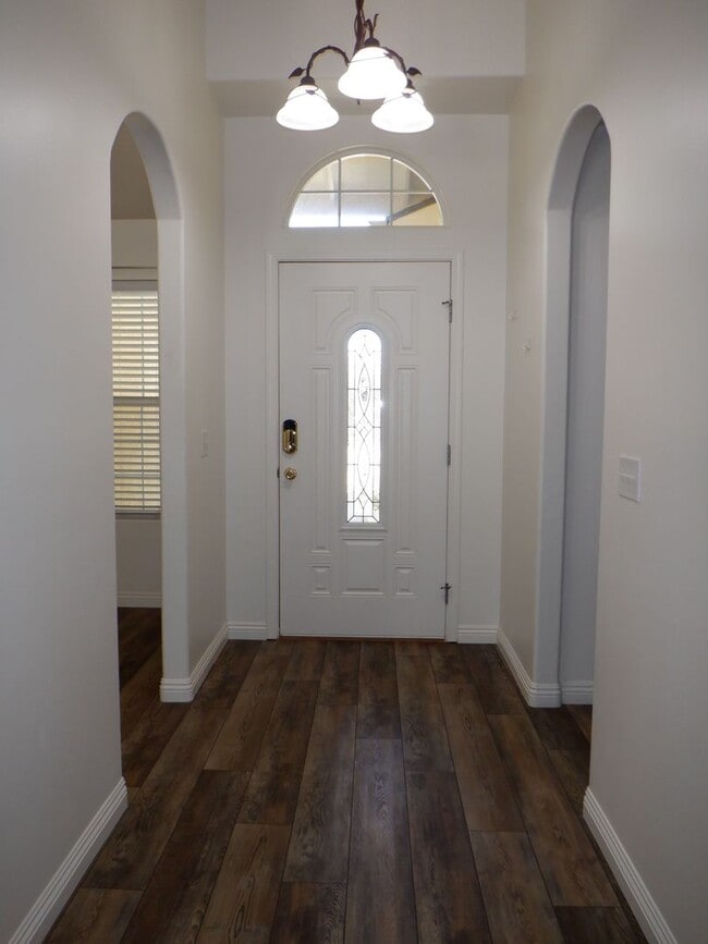 Photo - Beautiful 3-bedroom, 2-bath home in Tehachapi (Available 6/10/26)