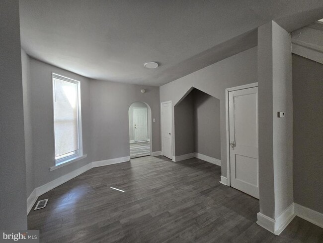 Building Photo - 5552 Addison St Rental