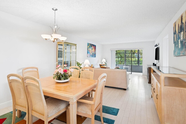 Photo - 15450 Pembridge Dr Unit 192