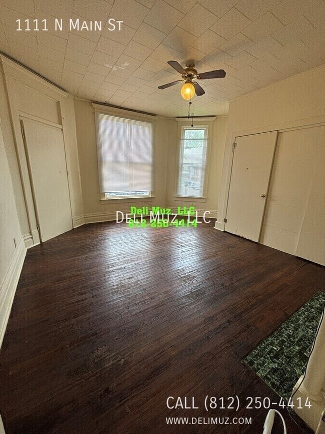 Photo - 1111 N Main St
