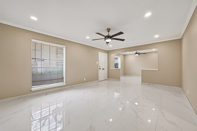 Photo - 6649 De Moss Dr Unidad 649