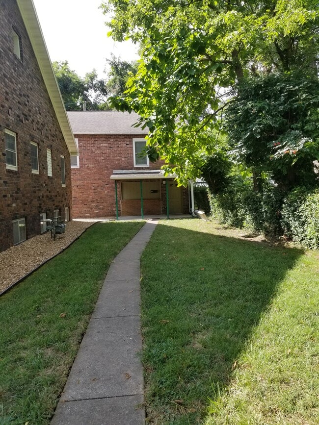 Building Photo - 503 W Kansas St Unit 4 Rental