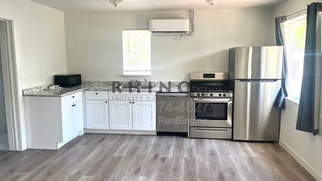 Building Photo - 664 28th St