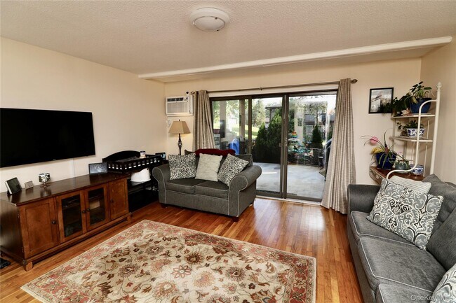 Photo - 11 Millholland Dr Unit 0