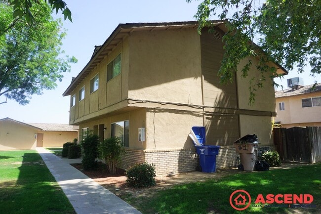 Building Photo - 11900 Handel Ave Unit 1