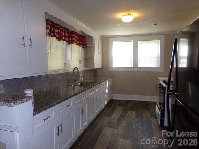 Photo - 729 Spruce St