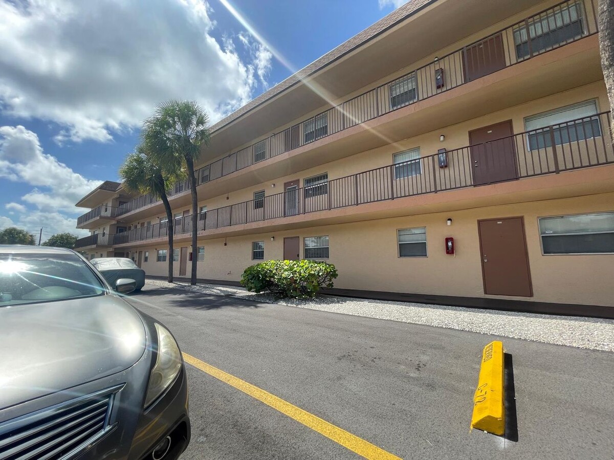 Charming Unit Apartment in Lauderhill - Charming Unit Apartment in Lauderhill Unit 172