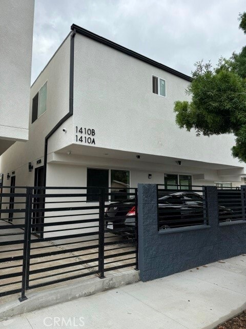 Building Photo - 5701 Normandie Ave Rental