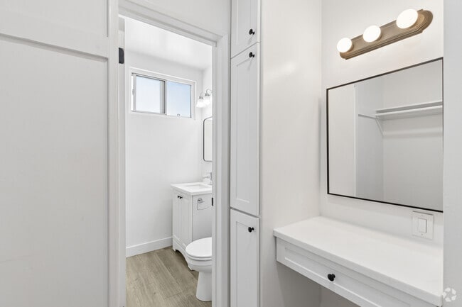 Studio - 450SF - Closet/Bathroom