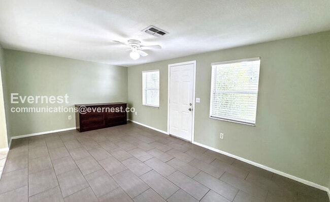 Photo - 3509 Kingsbury Dr