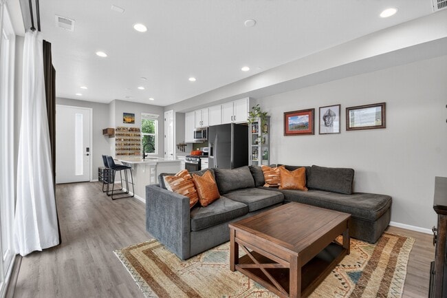 Building Photo - 5350 Routt Ct Unit A