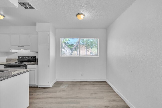 Photo - 2508 E Mesquite Ave Unit 1