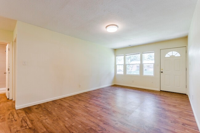 Photo - 2055 College View Rd