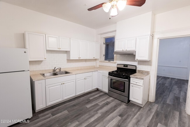Photo - 110 Rector St Unit 1