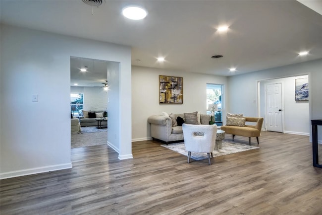 Photo - 5812 Waltham Ave