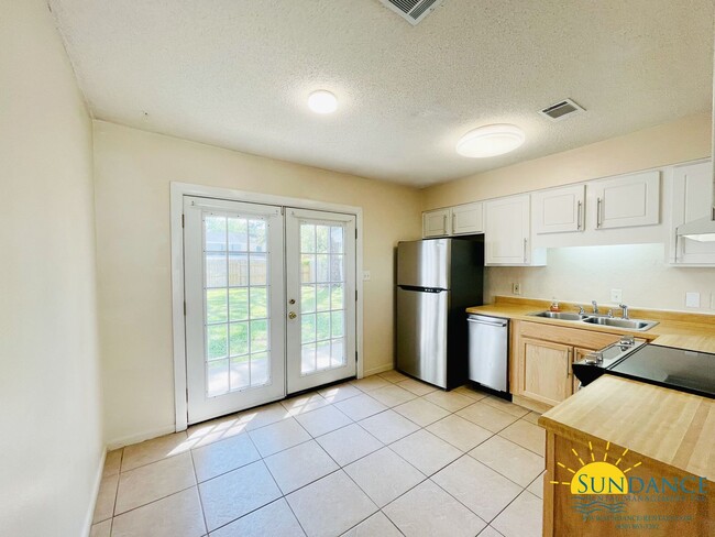 Photo - Beautiful 2 Bedroom Home in Fort Walton Beach!