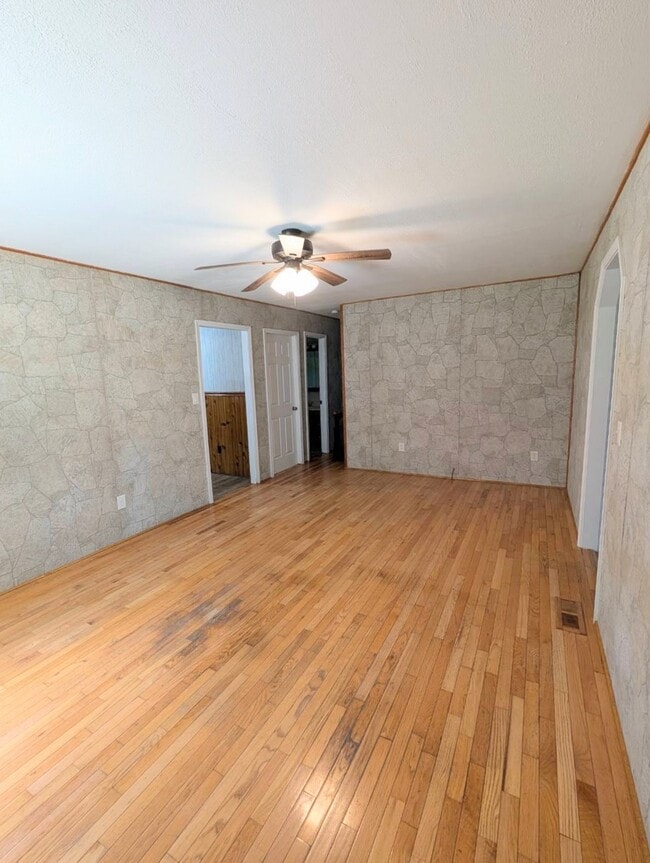 Photo - 358 Henson Ln