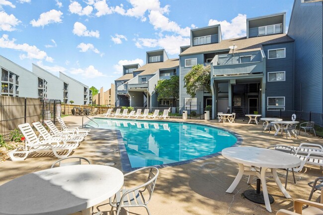 Photo - 12500 Melville Dr Unit 2