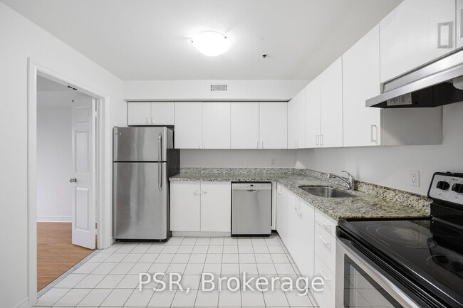 Photo - 3314 Yonge St