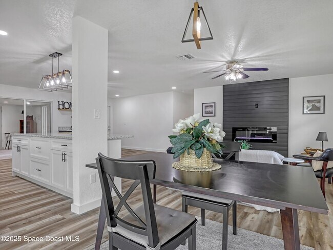 Photo - 872 Sadnet Cir NE