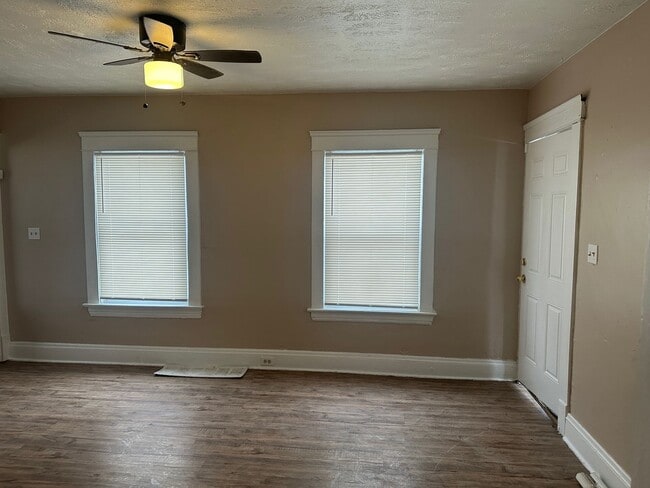 Photo - Nice Three Bedroom home