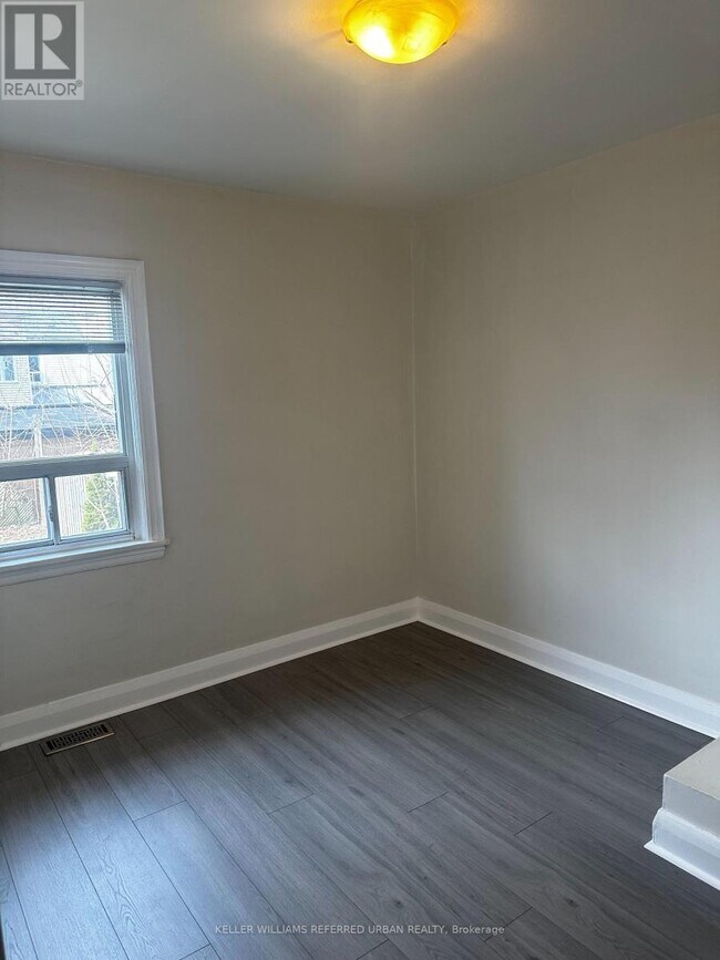 Photo - 202 Cedarvale Ave