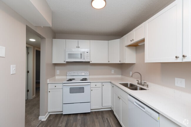 2 habitaciones, 1 baño, 909 pies cuadrados, cocina - Arbor Glen Apartments