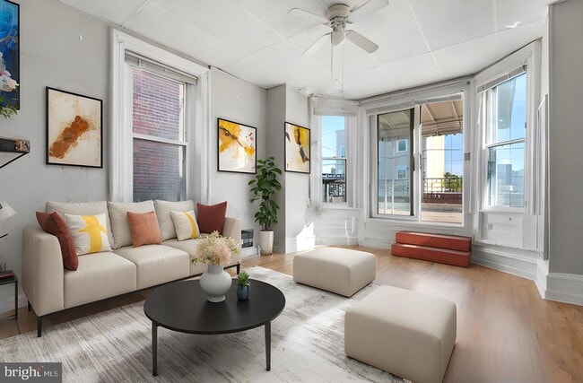 Building Photo - 711 Corinthian Ave Unit 2R