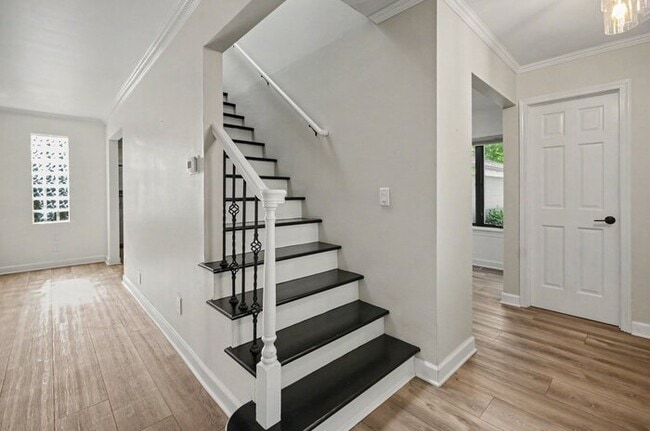 Photo - 615 Davis Ave
