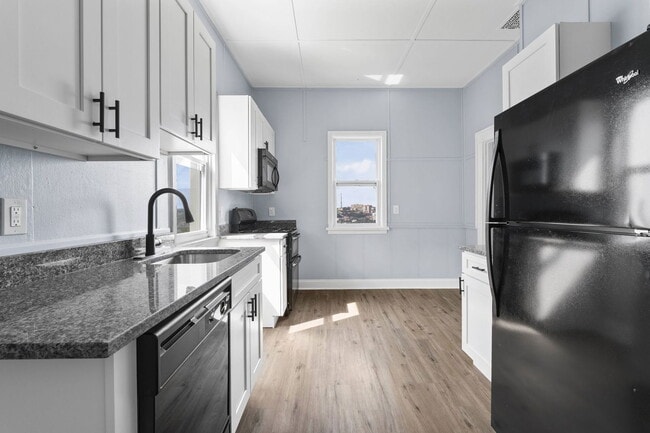 Photo - 2721 Cobden St