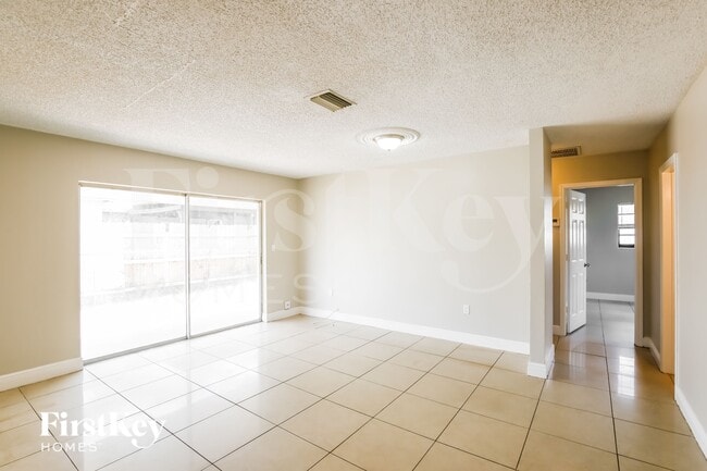 960 N 73rd Way