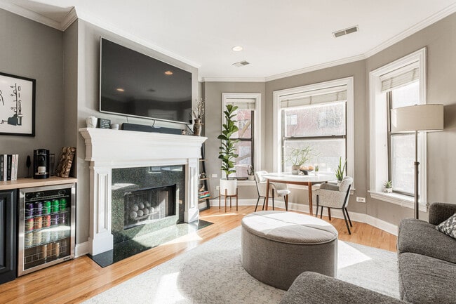 Photo - 726 W Addison St Unit 3